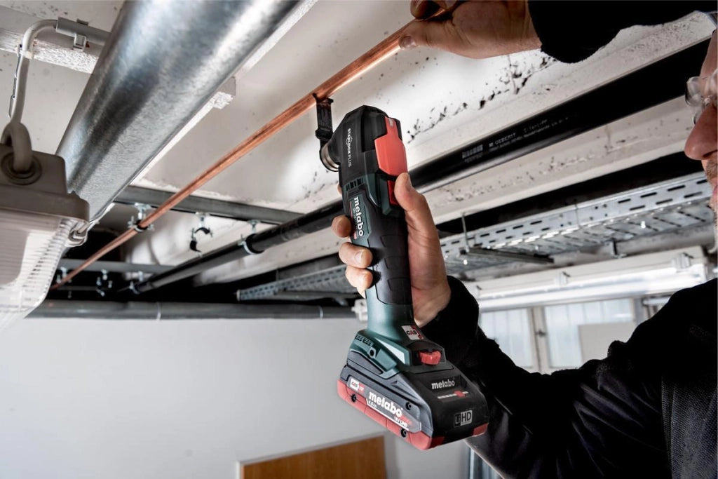 Metabo 6130888800 MT 18 LTX BL QSL Multitool a batteria 18 V 2x4 Ah LiHD con motore brushless e cambio utensili rapido colore Nero Verde Rosso