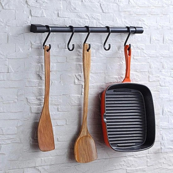 Raccoglitore di accessori da cucina con ganci S rimovibili - organizzatore di accessori da cucina per parete - alluminio - nero - 5 ganci