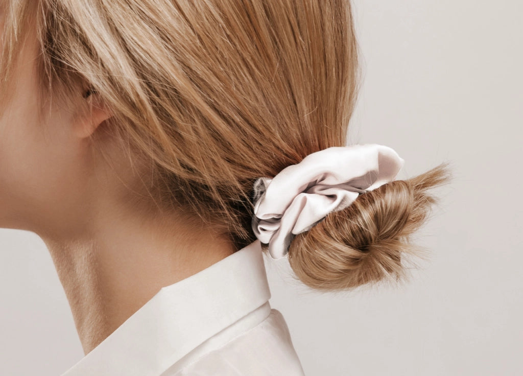 Scrunchies Elastico Per Capelli Crespi 100% Seta In Tinta Unita - Scrunchies - Bianco