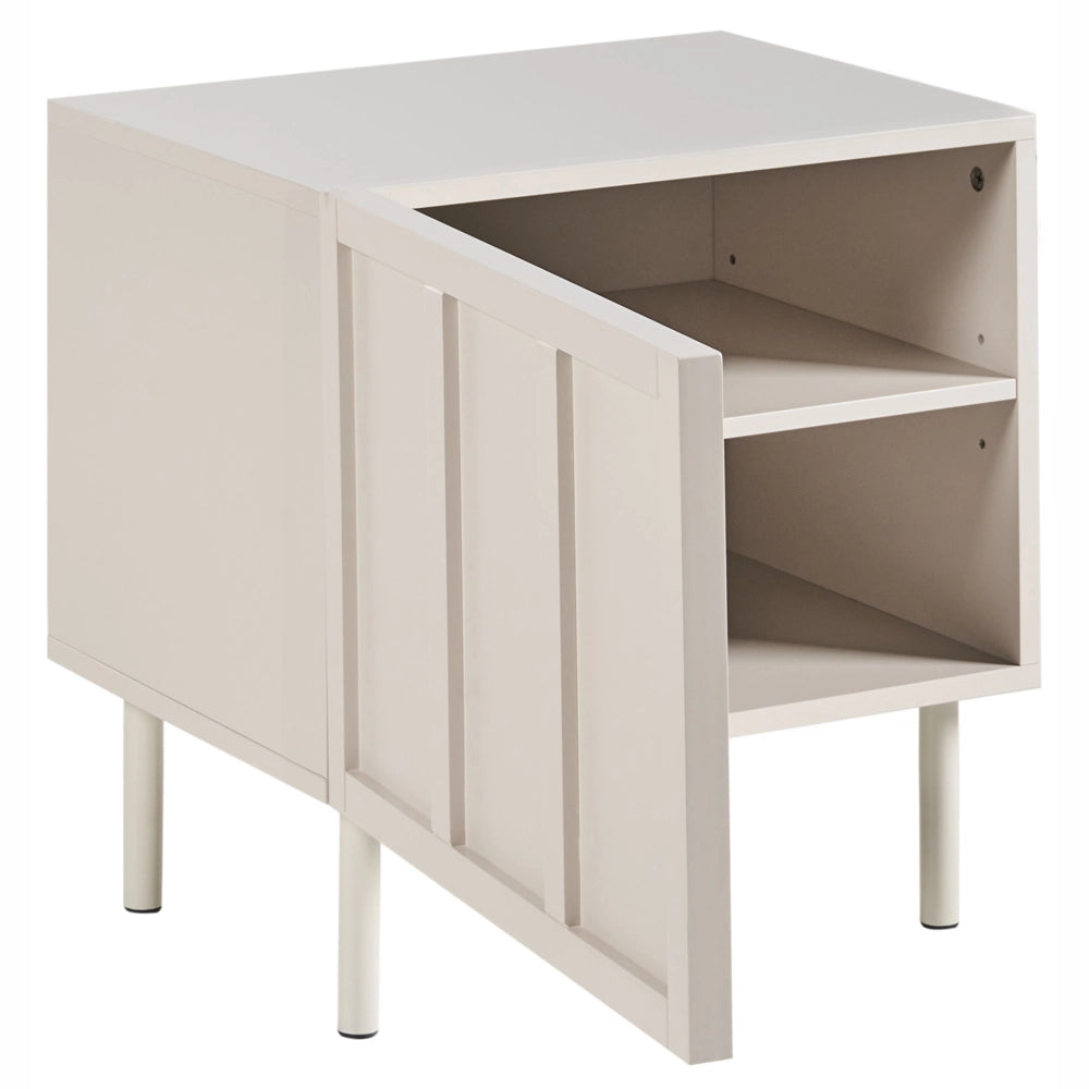 Comodino beige chiaro MDF Gambe in metallo 2 ripiani Cashmere Camera da letto dal design moderno