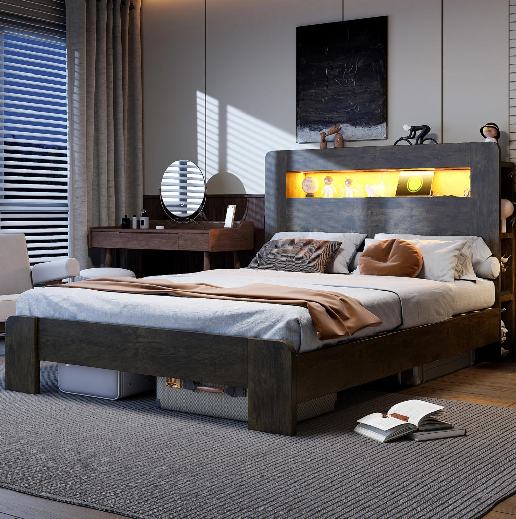Letto matrimoniale 140x200 cm in legno con testiera contenitore; LED e prese integrate; effetto vintage