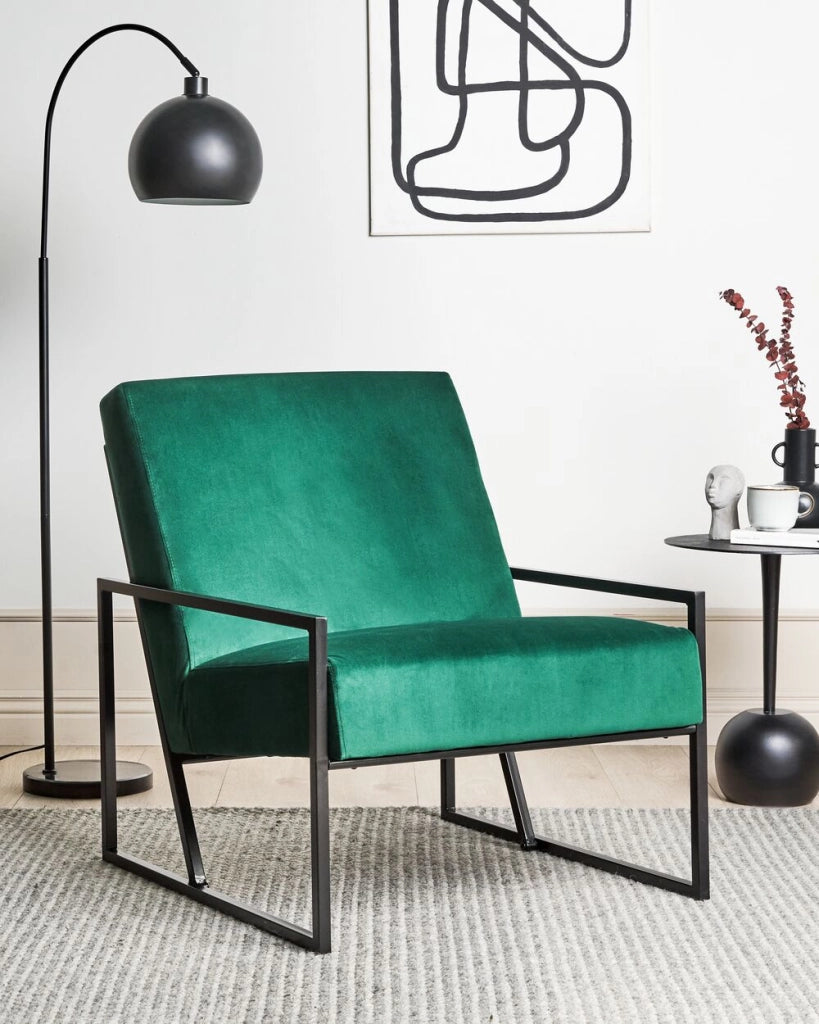 Poltrona in velluto verde 83L x 69L x 83H Schienale Bracciolo Struttura in metallo nero Soggiorno moderno glam