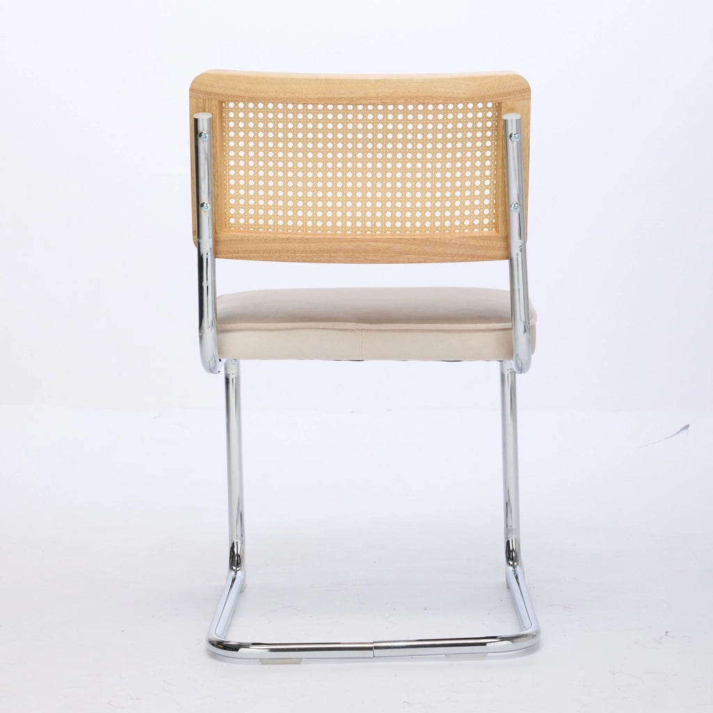 Sedia da sala da pranzo cantilever in velluto con schienale in rattan intrecciato e struttura in acciaio beige
