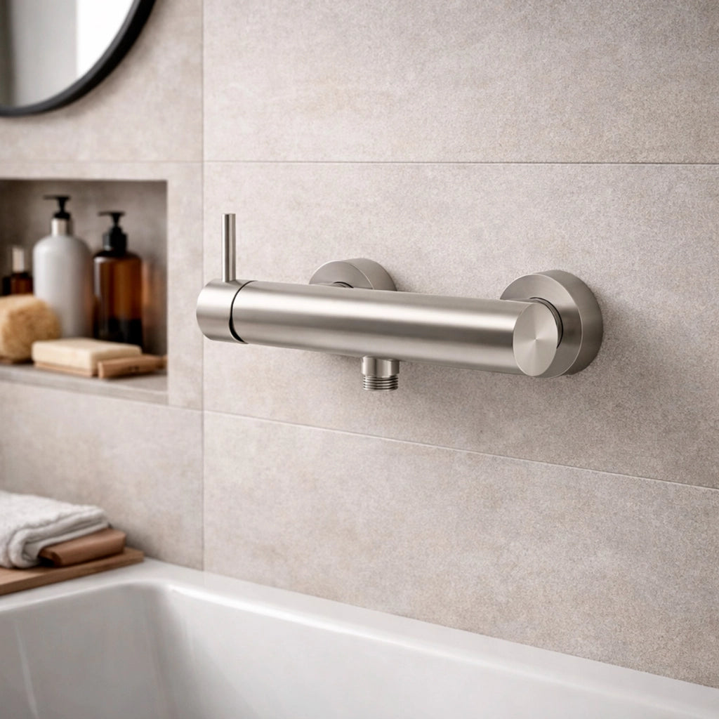 SINED Miscelatore a muro per doccia in acciaio inox 316L satinato con 1 uscita acqua attacco standard ideale per installazioni interne ed esterne resistente alla corrosione - modello LEVANTE