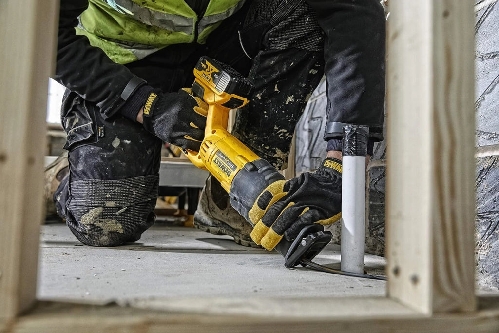 DEWALT DCS380N-XJ Sega a Sciabola, Multicolore (Nero/Giallo), 46,8 x 15 x 9,8