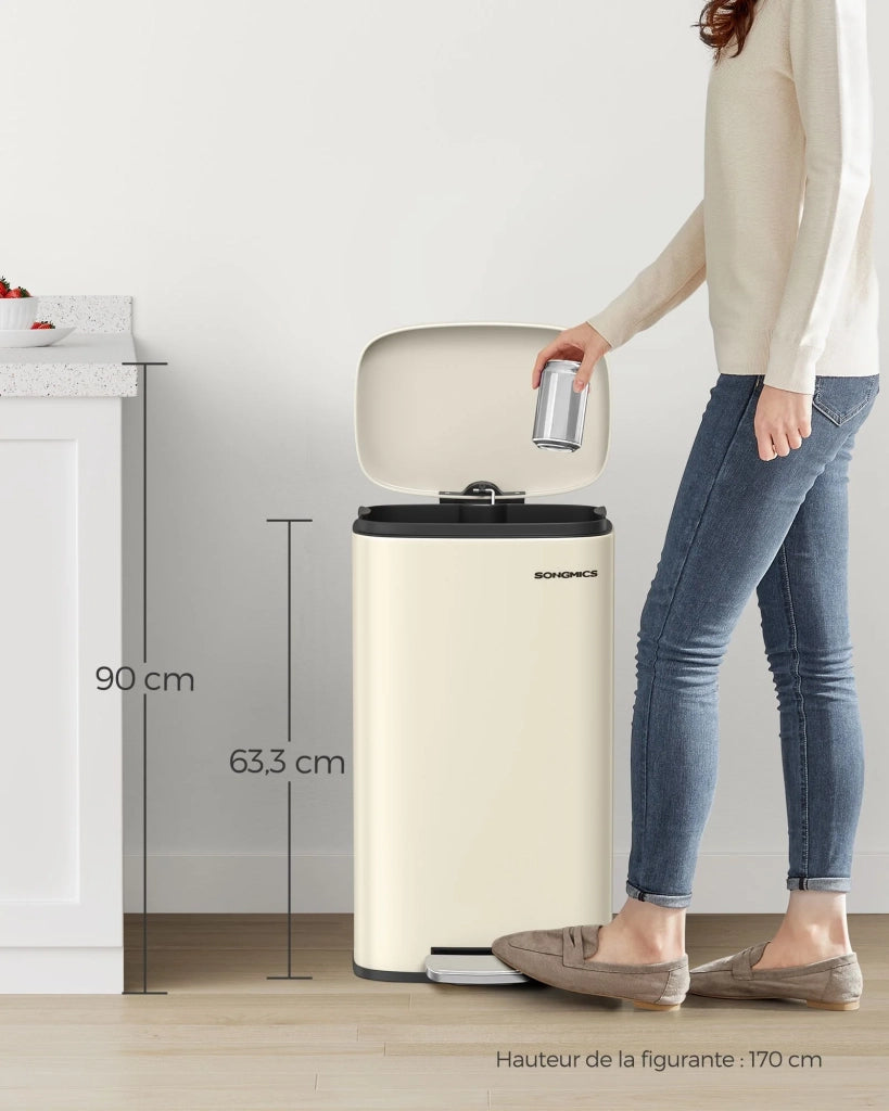 Pattumiera a pedale in acciaio inox con secchio interno in plastica capacità 30 litri coperchio con chiusura ammortizzata antiodore beige 12_0007203