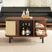 Tavolino basso con forma curva, vani aperti e scomparti laterali, in MDF e metallo, noce, 80 × 60 × 47 cm