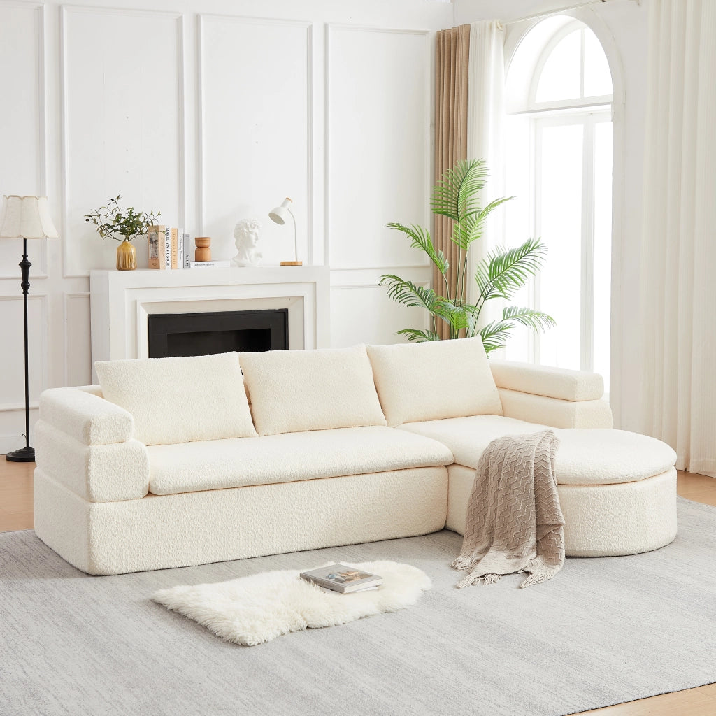 Divano moderno con chaise longue curva in ciniglia beige; profilo a gradini