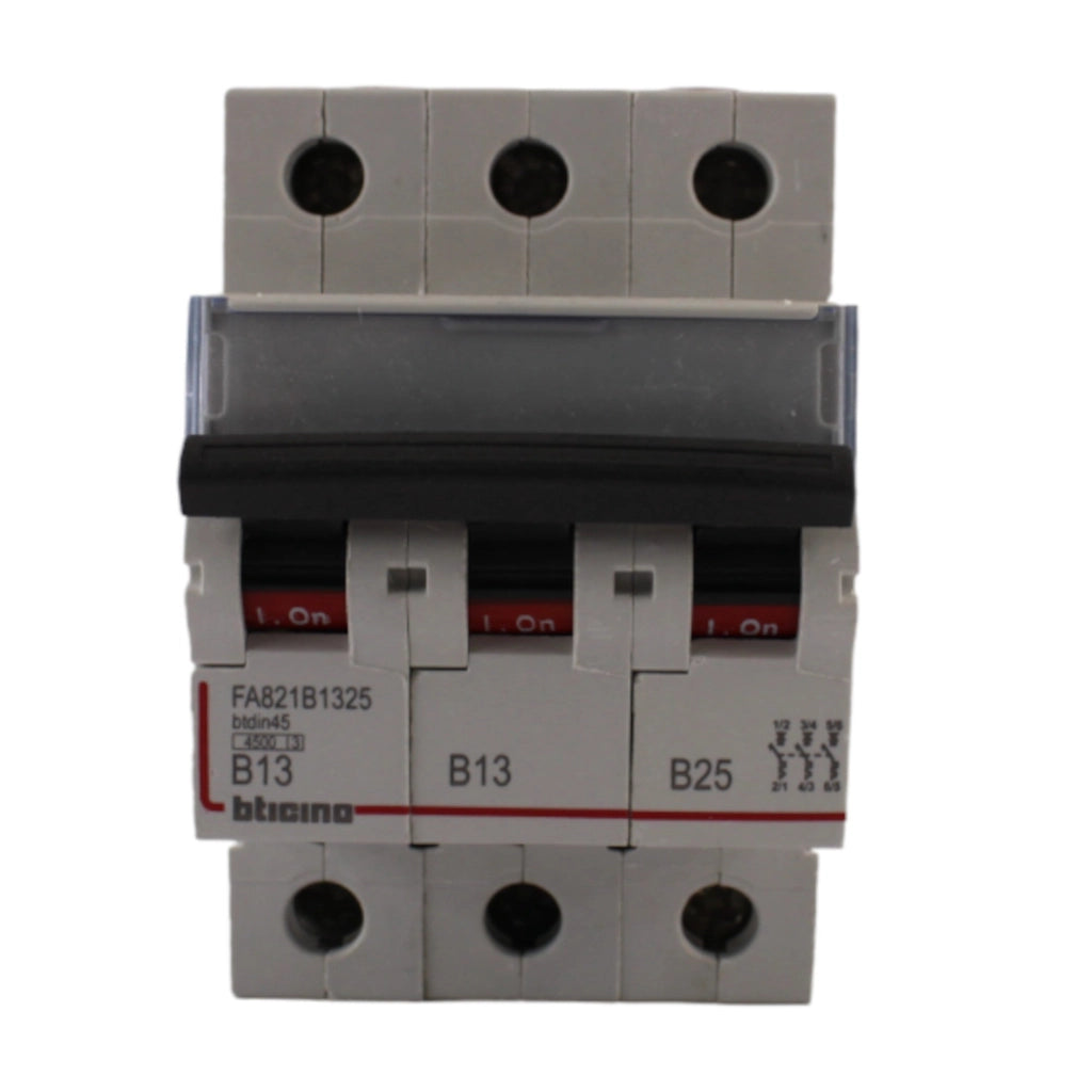 Interruttore magnetotermico 3P 13+13+25A Bticino