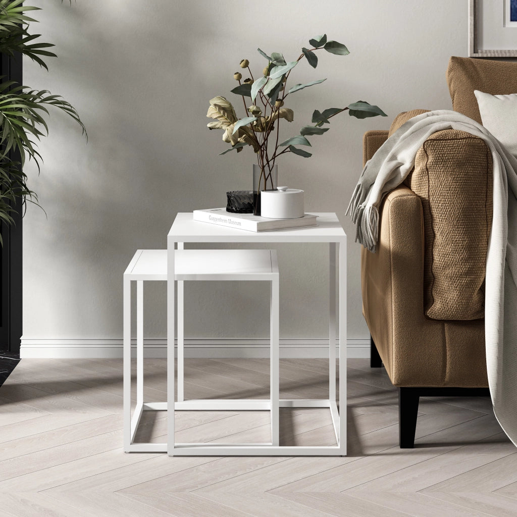 Set di 2 Tavolini Vejen Sovrapponibili Piano Quadrato - Acciaio Bianco opaco [en.casa]