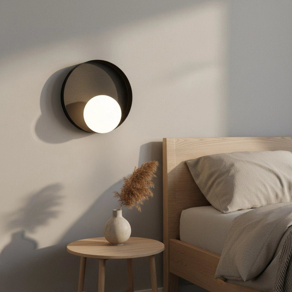 Lampada a parete Kido in acciaio nero e vetro
