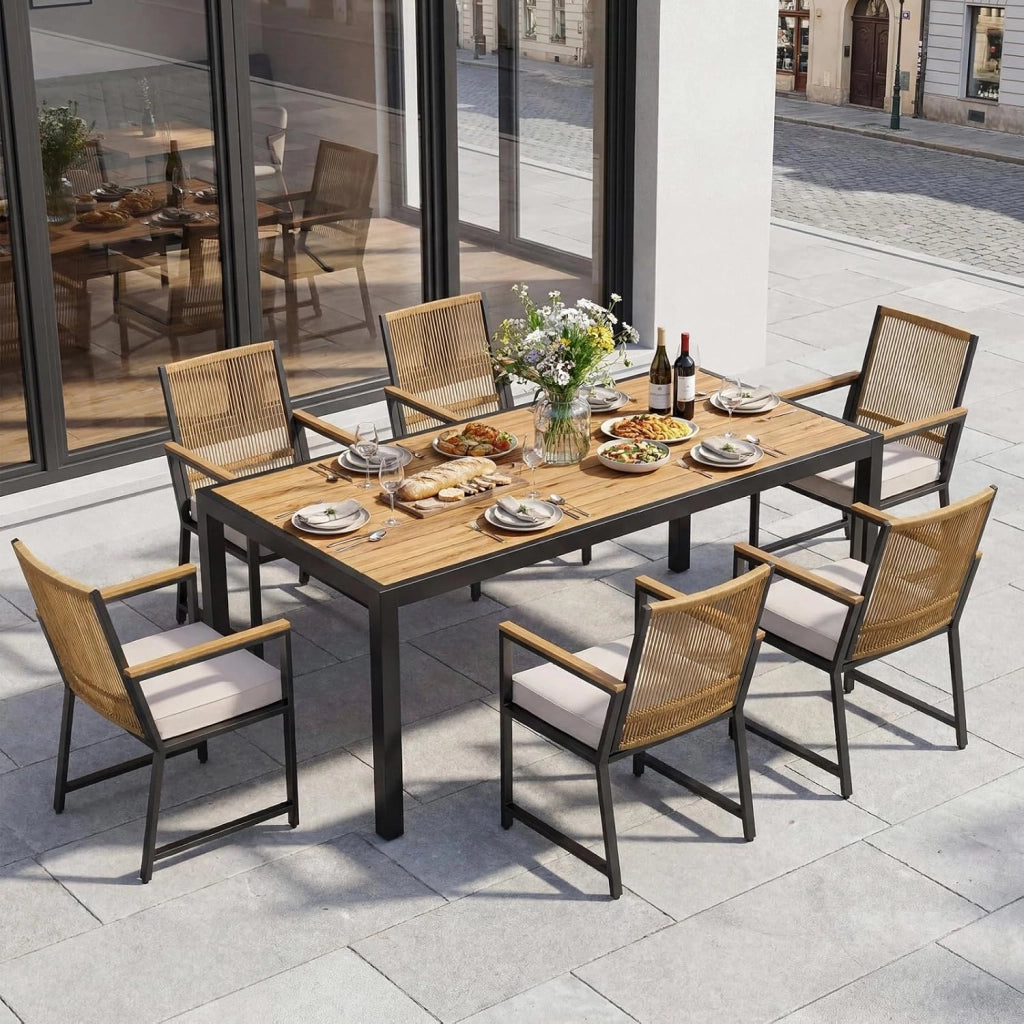 Set di 4 sedie da giardino in rattan, resistenti alle intemperie, con braccioli in WPC, sedie per esterni con cuscino rimovibile, sedie da pranzo in metallo, portata fino a 160 kg, per