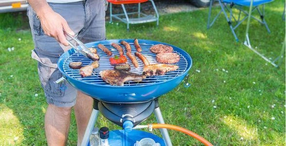 Campingaz 2000025698 Party Grill 600 R Barbecue da Campeggio a Gas 4000 W Piastra Antiaderente Accensione Piezoelettrica colore Nero