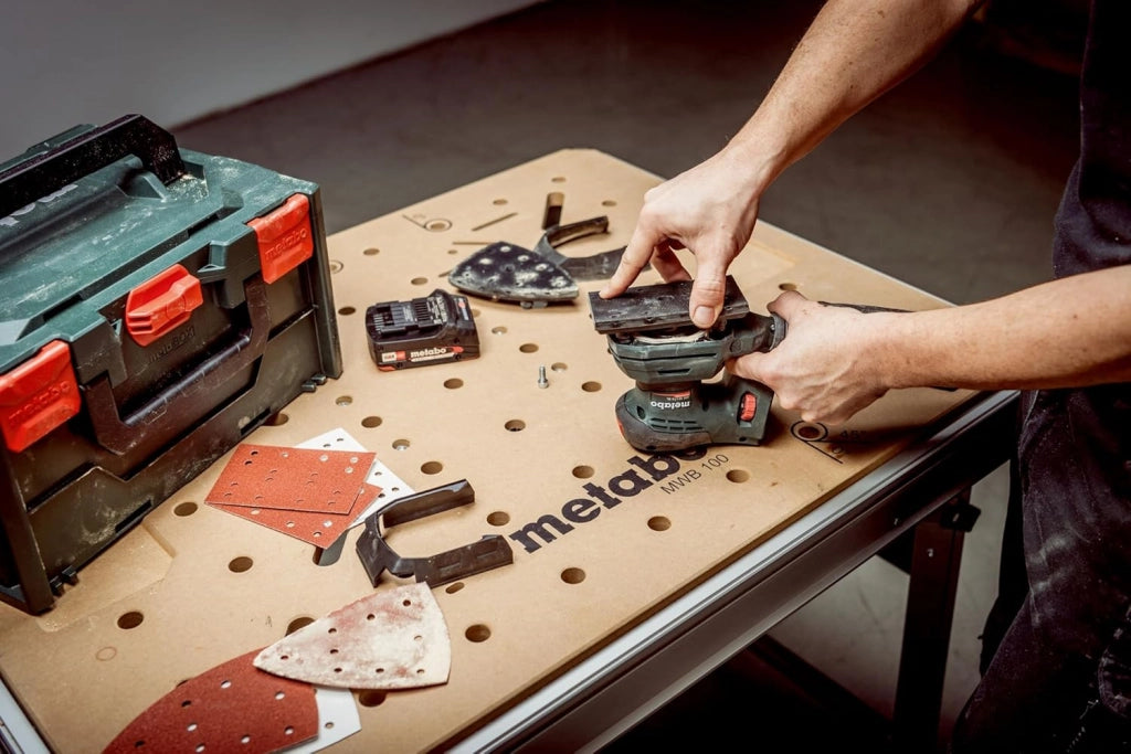 Smerigliatrice multifunzione a batteria SM 18 LTX BL – 18 V, CAS, 20.000 giri/min. Numero di oscillazioni – Motore brushless, piastra triangolare/rettangolare, sacchetto per la polvere, presa