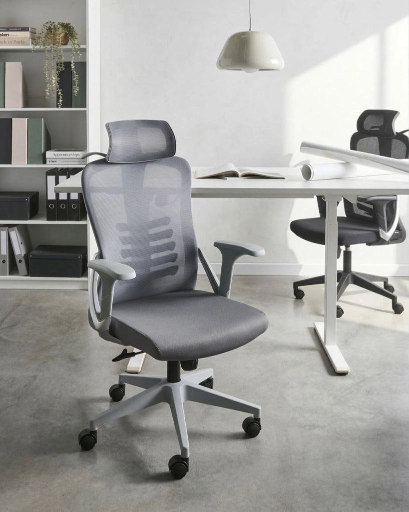 Sedia da ufficio in rete grigio rotelle in plastica girevole schienale reclinabile regolazione in altezza poggiatesta regolabile moderna