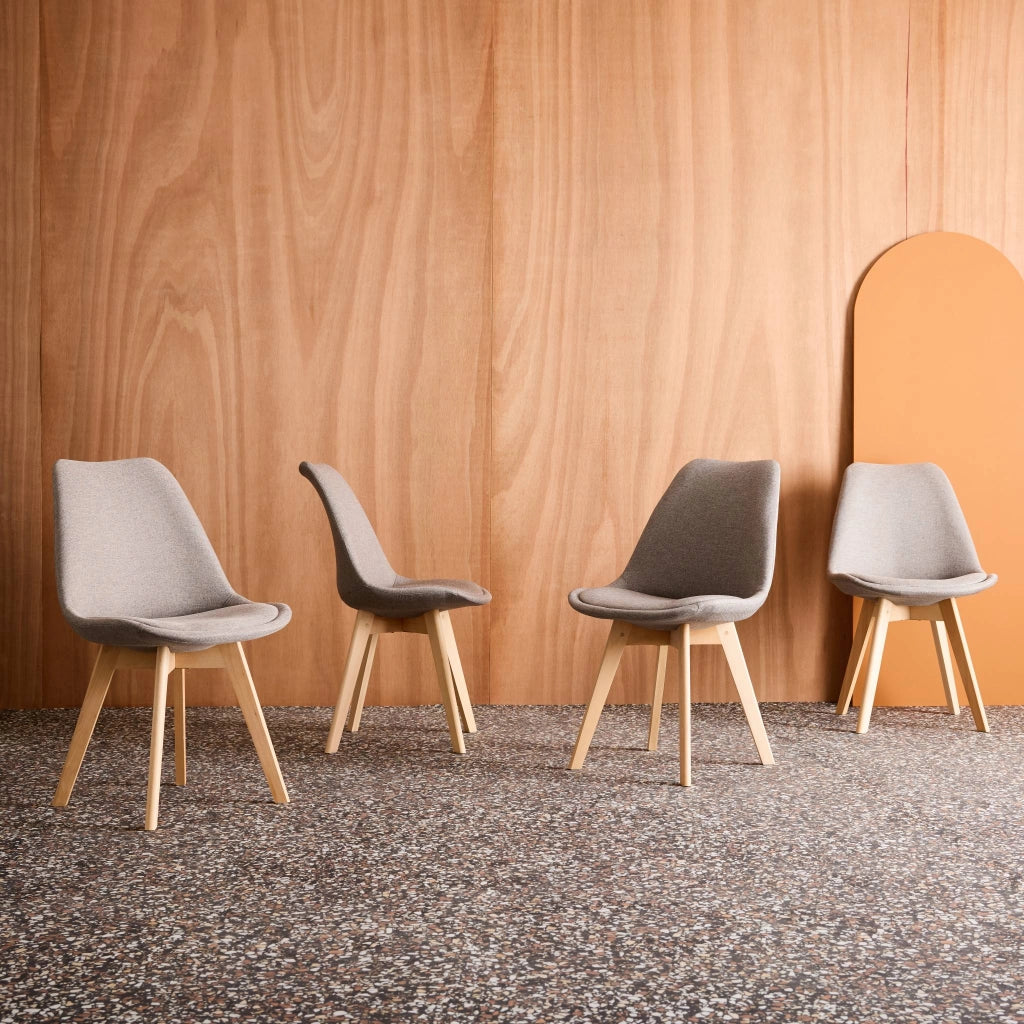 Set di 4 sedie scandinave in legno di faggio e tessuto semplice,