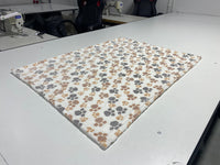 AIO FACTORY Coperta in pile 70x50 cm bianca con zampe marrone-grigio per cuccia per cani