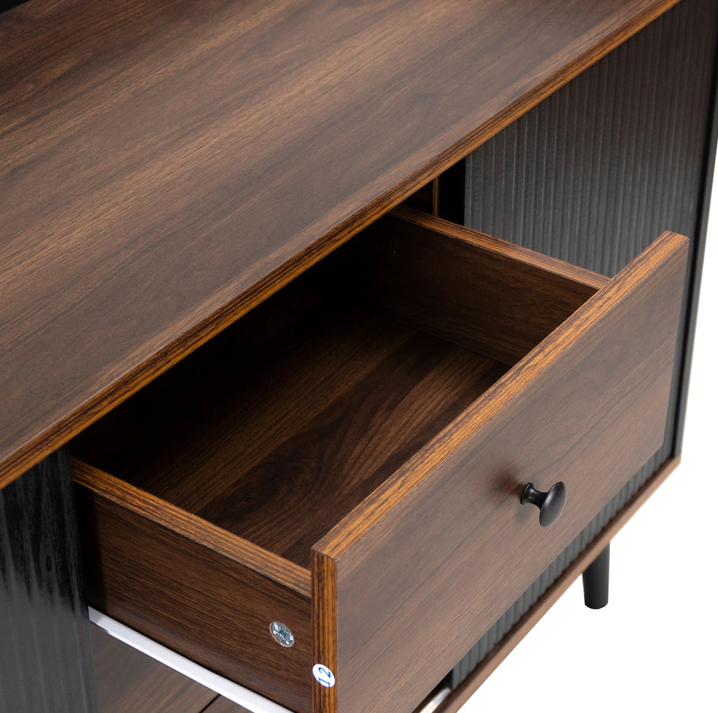 Credenza moderna nera e legno con ante scorrevoli e 3 cassetti