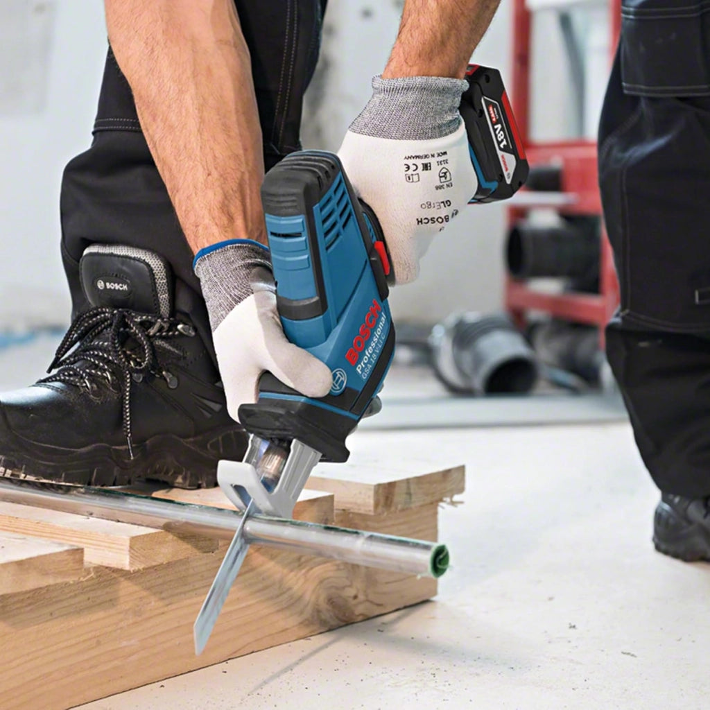 Bosch Professional 18V System Sega Universale a Batteria Gsa 18 V-Li (Incl. 2 Lame (Legno/Metallo), Batterie e Caricabatterie Non Incl., in L-Boxx 238)