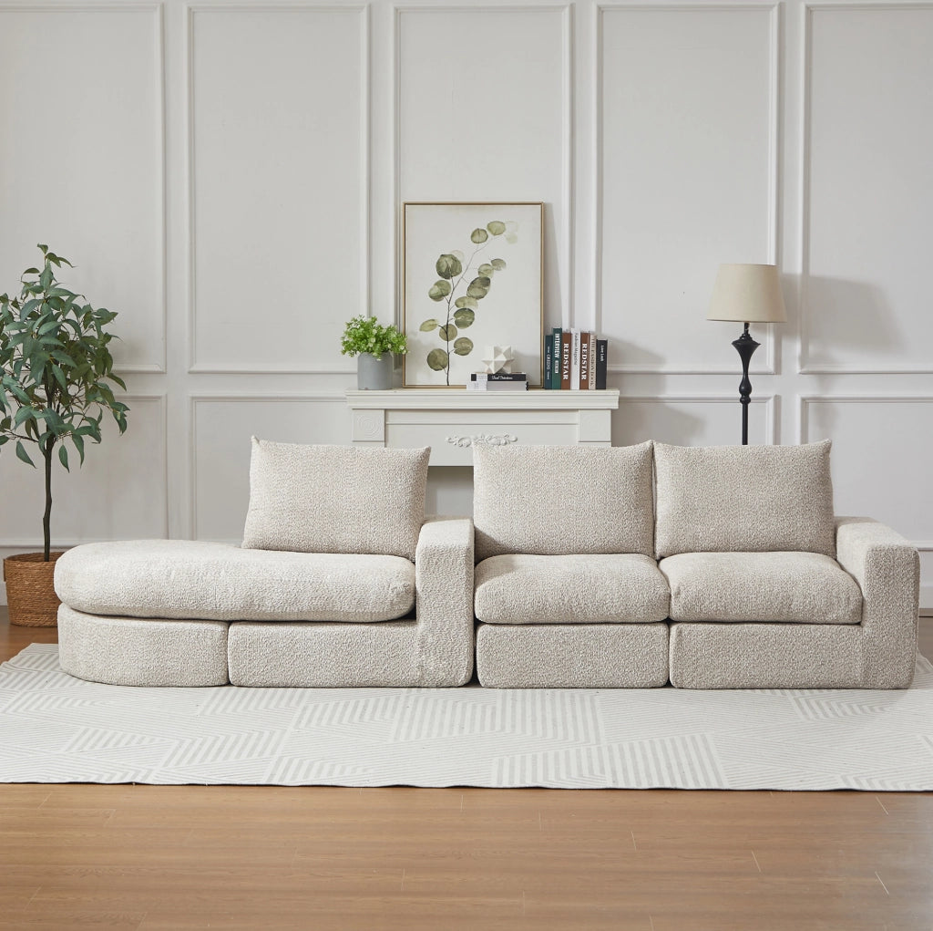 Divano modulare con chaise longue beige in ciniglia; 4 moduli e 3 cuscini