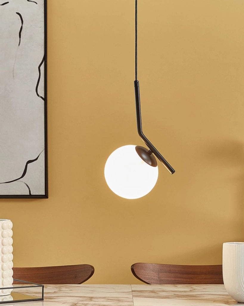 Lampada a sospensione con paralume in vetro bianco e nero, struttura in asta di ferro, singola luce, design moderno, accessorio per la casa adatto al soggiorno.