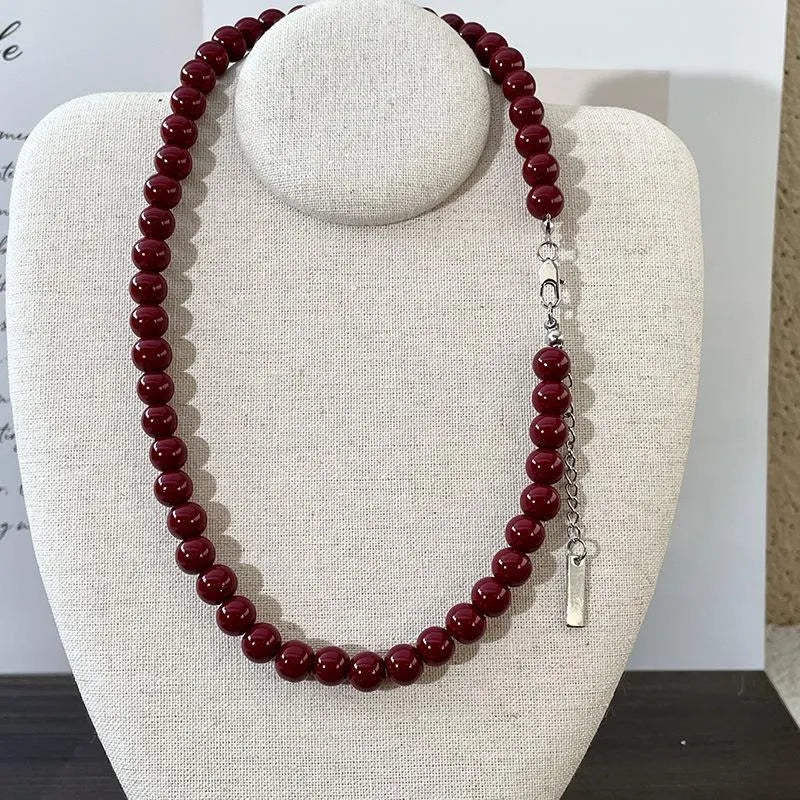 Collana di perle rosse fatta a mano