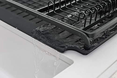 Brabantia 117404 Sink Side Scolapiatti con Scivolo per Lavello Spazio per 13 Piatti in Alluminio con Cestello Portaposate Rimovibile e Vassoio Salvagoccia colore Grigio Scuro