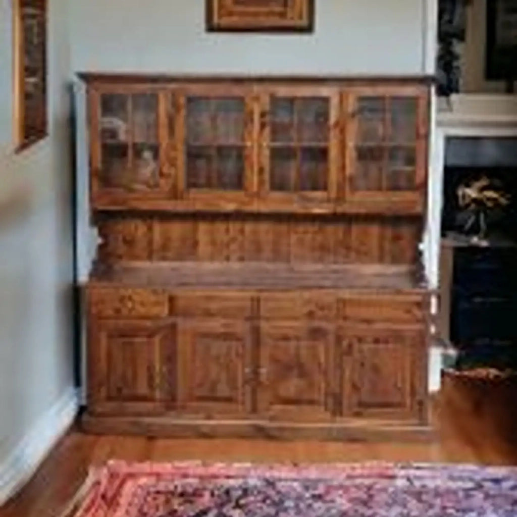 Credenza cristalliera 4 porte in legno di pinopomelli bronzo anticato in variate colorazioni