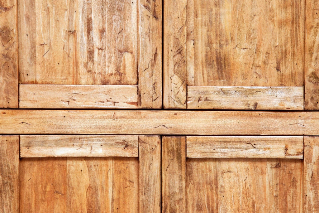 Biscottini Stipetto Country in legno massello di tiglio finitura naturale L68xPR25xH130 cm. Made in Italy