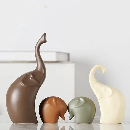 Set di 4 sculture di elefante, figura di elefante, design moderno, ceramica colore.