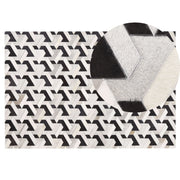 Tappeto tappetino Pelle Bovina Nera e Bianca 140 x 200 cm Motivo Geometrico Patchwork