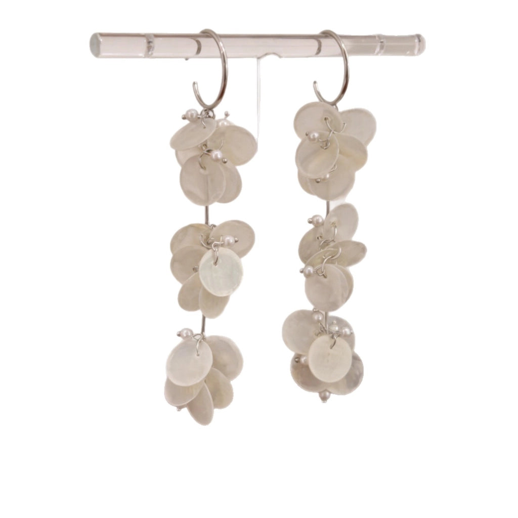 Orecchini lunghi con piccole nappe rotonde di conchiglia e perle, eleganti orecchini di perline, orecchini pendenti, orecchini a lobo, orecchini a cerchio in stile retr¨°.