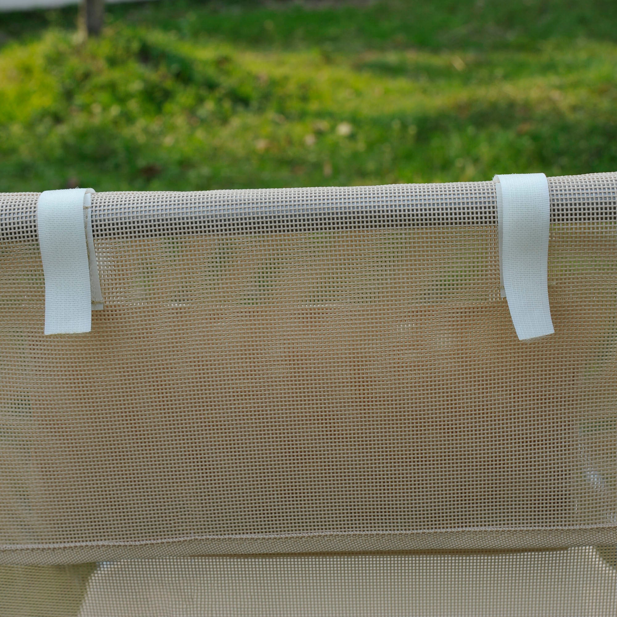 Set 2 Lettini Prendisole Pieghevoli 137x56x82 cm in Metallo Tessuto a Rete Beige