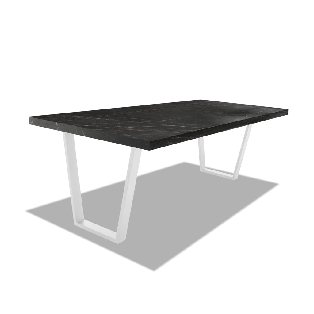 Tavolo da pranzo in legno e metallo con piedi trapezoidali bianchi - 220x100 cm