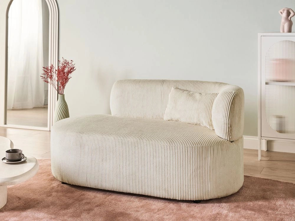 Chaise longue con rivestimento in velluto a coste beige chiaro e cuscino decorativo lato destro