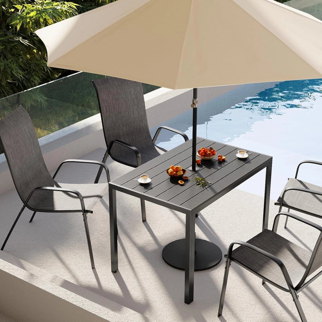 Tavolo da Giardino 110x70 cm con Foro per Ombrellone 4cm, Tavolo da Terrazzo in WPC per 4-6 Persone, Tavolo da Balcone Resistente alle Intemperie con Telaio in Alluminio, Nero
