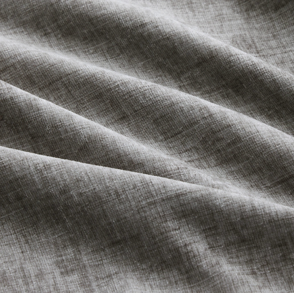 Divano modulare angolare 284x156;5x86 cm in chenille grigio con 2 pouf e 6 cuscini