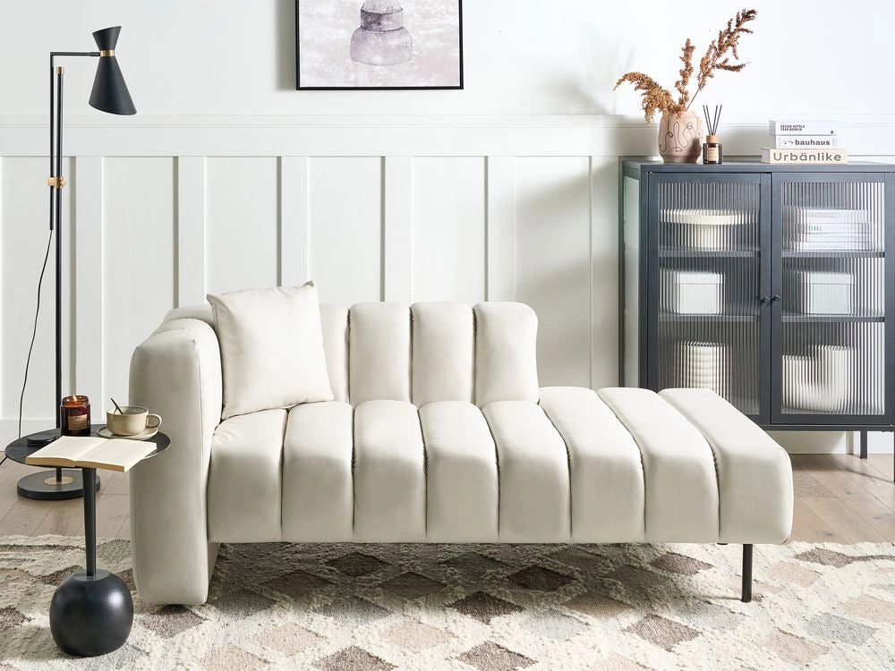 Chaise Lounge sinistra Tappezzata in velluto  ecopelle vegana Gambe nere Cuscino di seduta imbottito Design moderno e glam