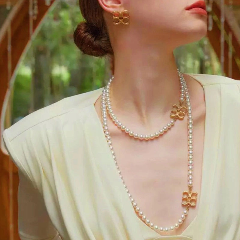 Set di collana e orecchini in metallo con perle, dal design retr¨° francese, stile cortese, elegante e raffinato, con catenina per clavicola da donna.