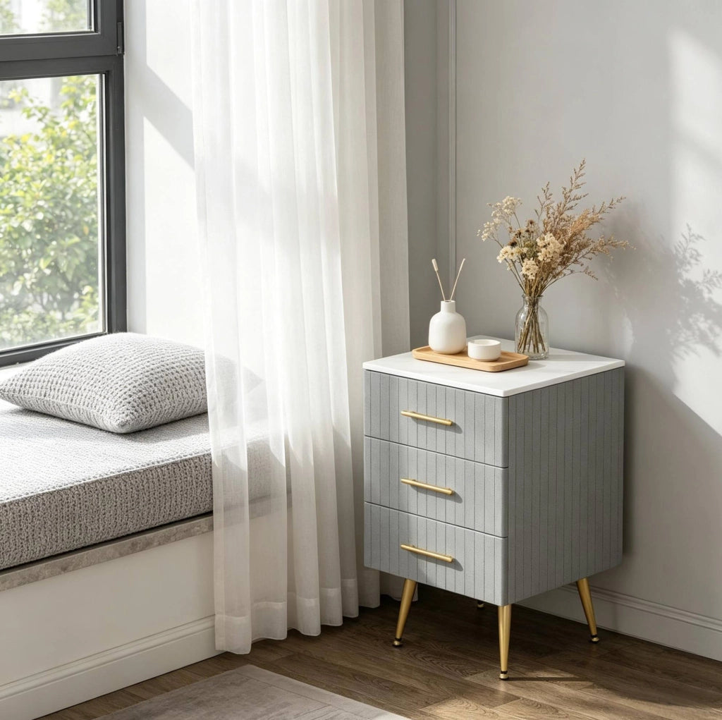 Comodino in velluto con 3 cassetti, MDF e gambe dorate, grigio 40,5 x 41 x 62 cm