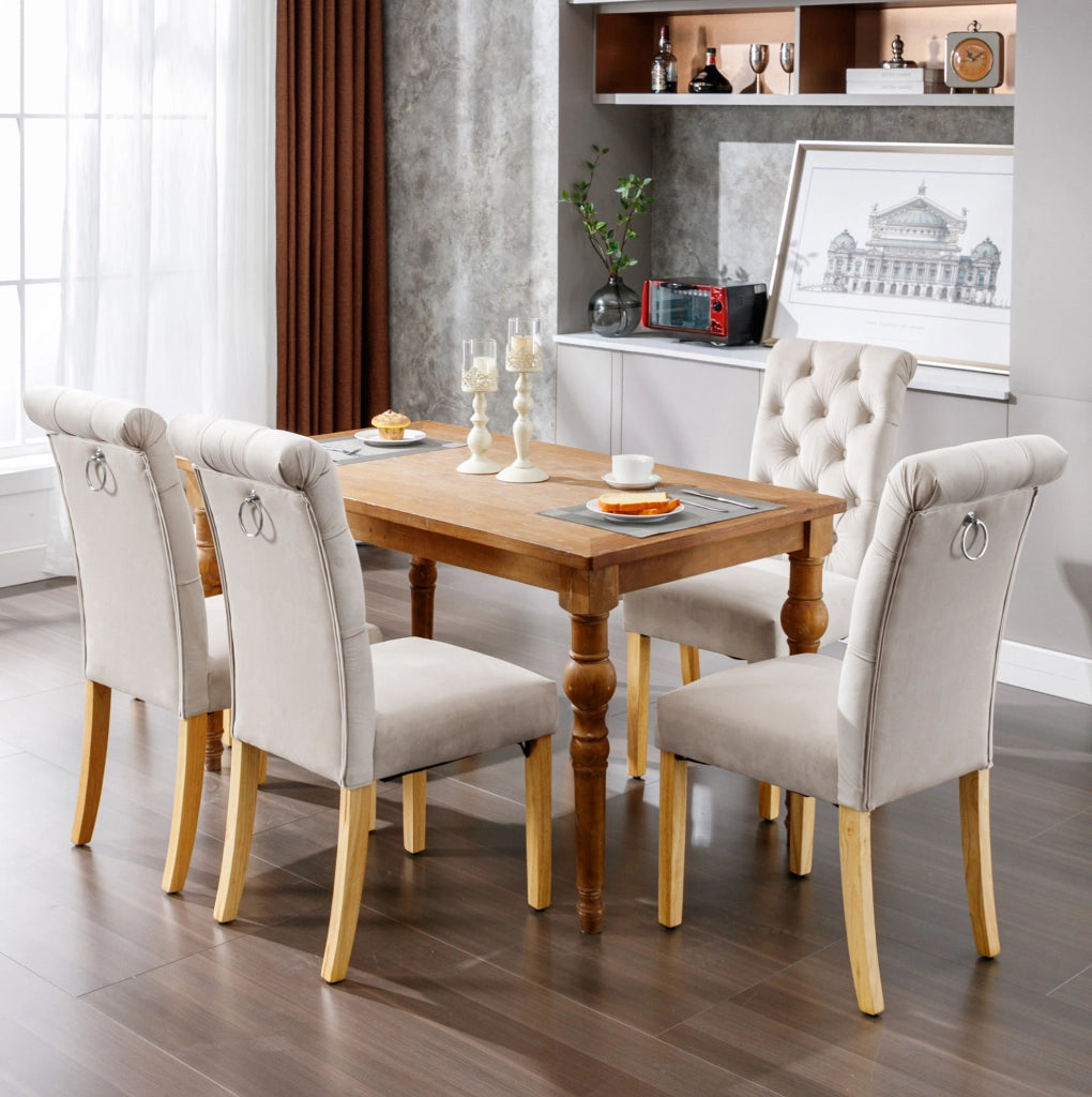 Set di 4 sedie da pranzo in velluto con gambe in legno di quercia; beige