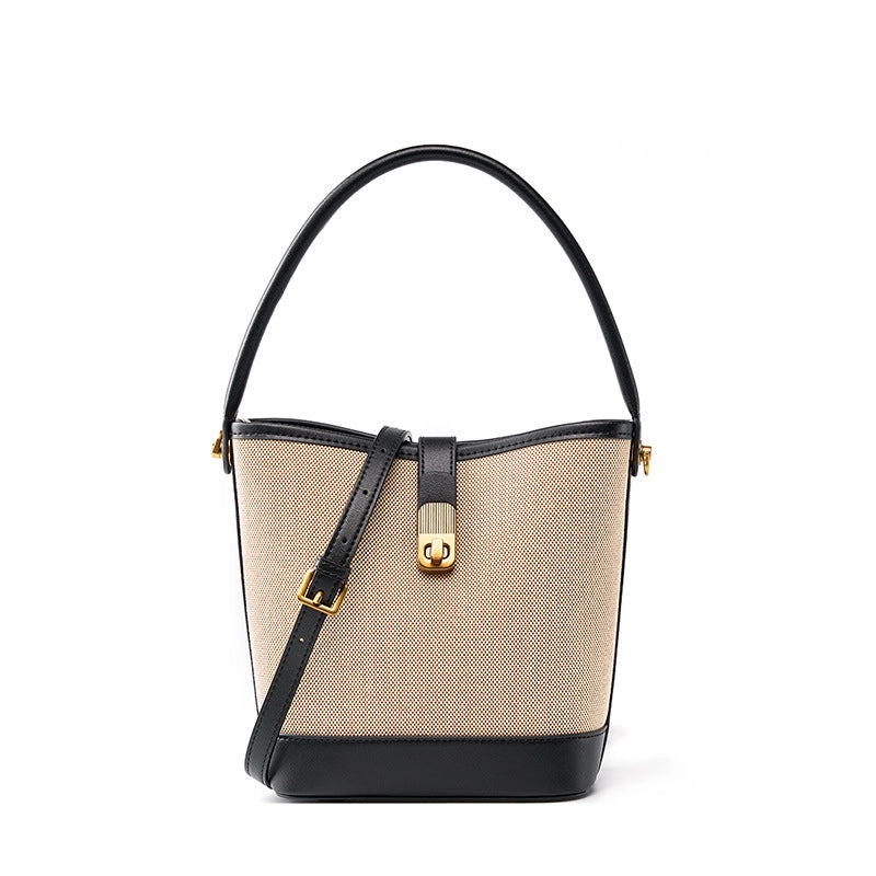 Borsa a mano da donna in vera pelle, modello a tracolla, nera.