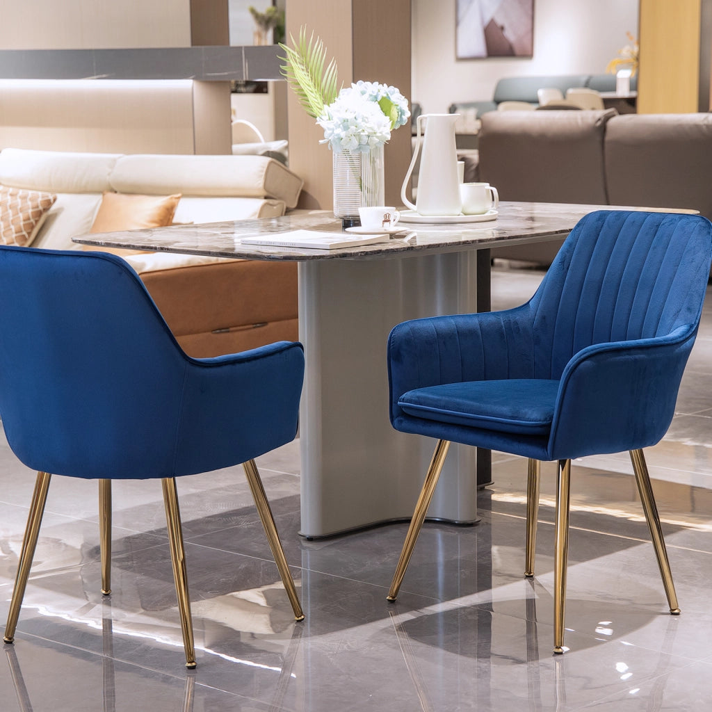 Set di 2 sedie da pranzo con braccioli in tessuto e gambe metalliche dorate blu