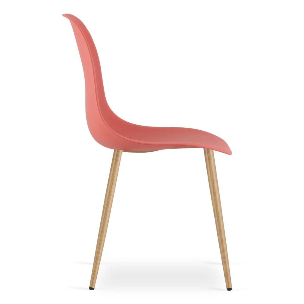 Sedia scandinava WAT in polipropilene corallo e gambe effetto legno