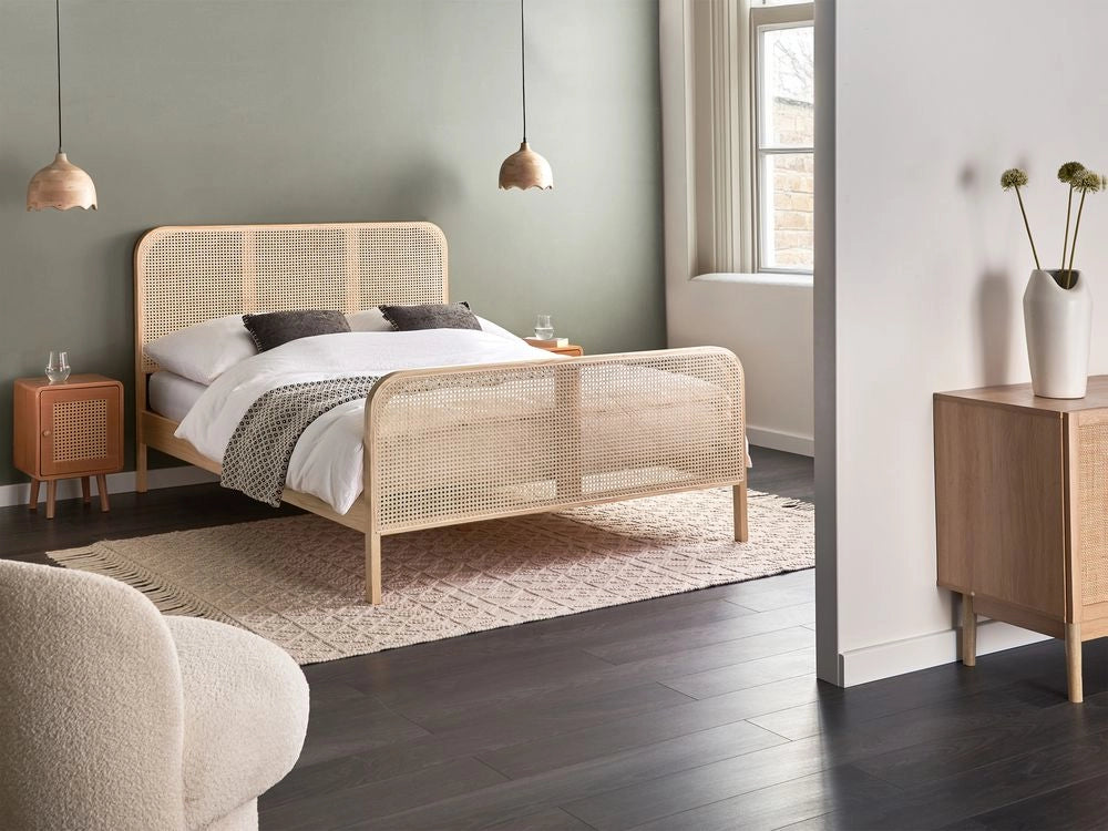 Letto in legno di pino marrone chiaro UE matrimoniale 140 x 200 cm con testata a treccia viennese a doghe stile rustico minimalista