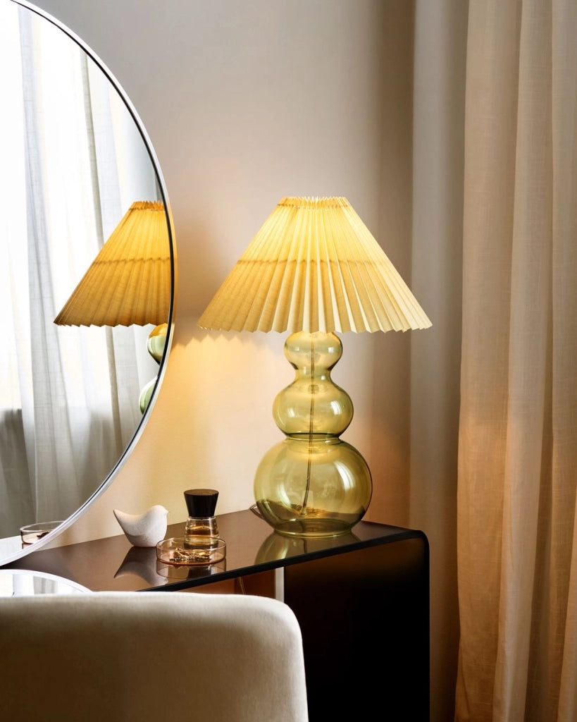 Lampada da tavolo decorativa Forma scultorea Base in vetro Paralume a campana Tessuto verde
