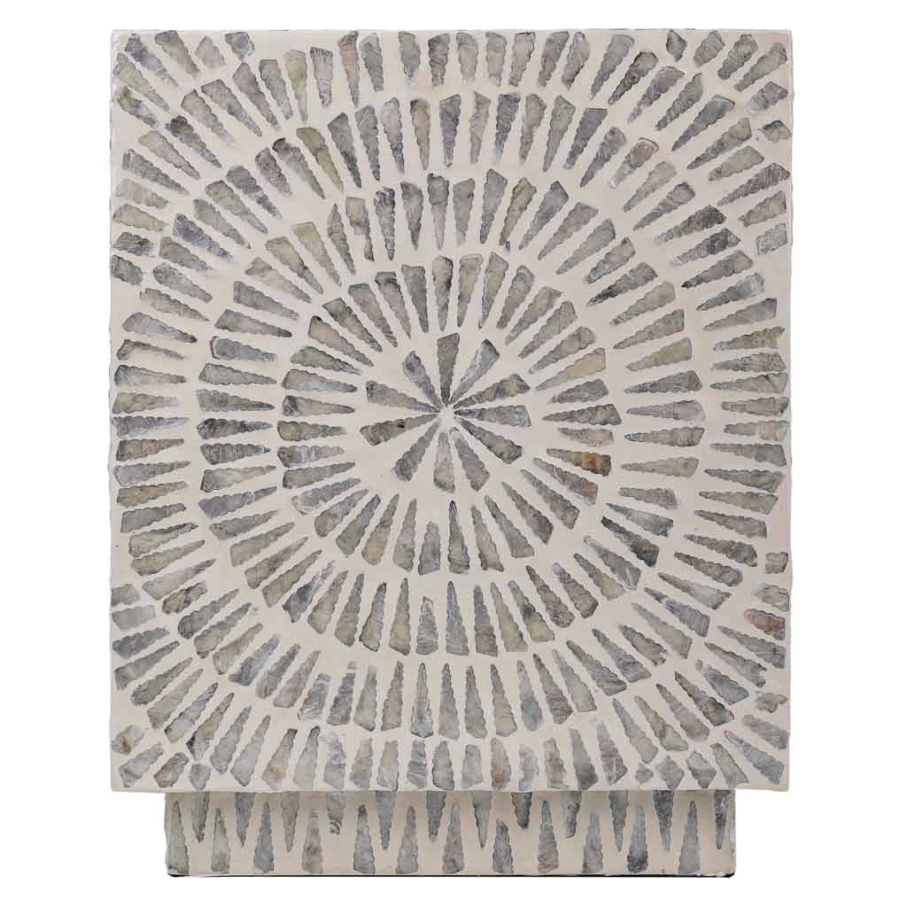 Sgabello in legno rifinito in capiz grigio 35x35x45h cm