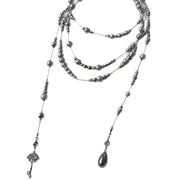 Collana lunga con perle grigie