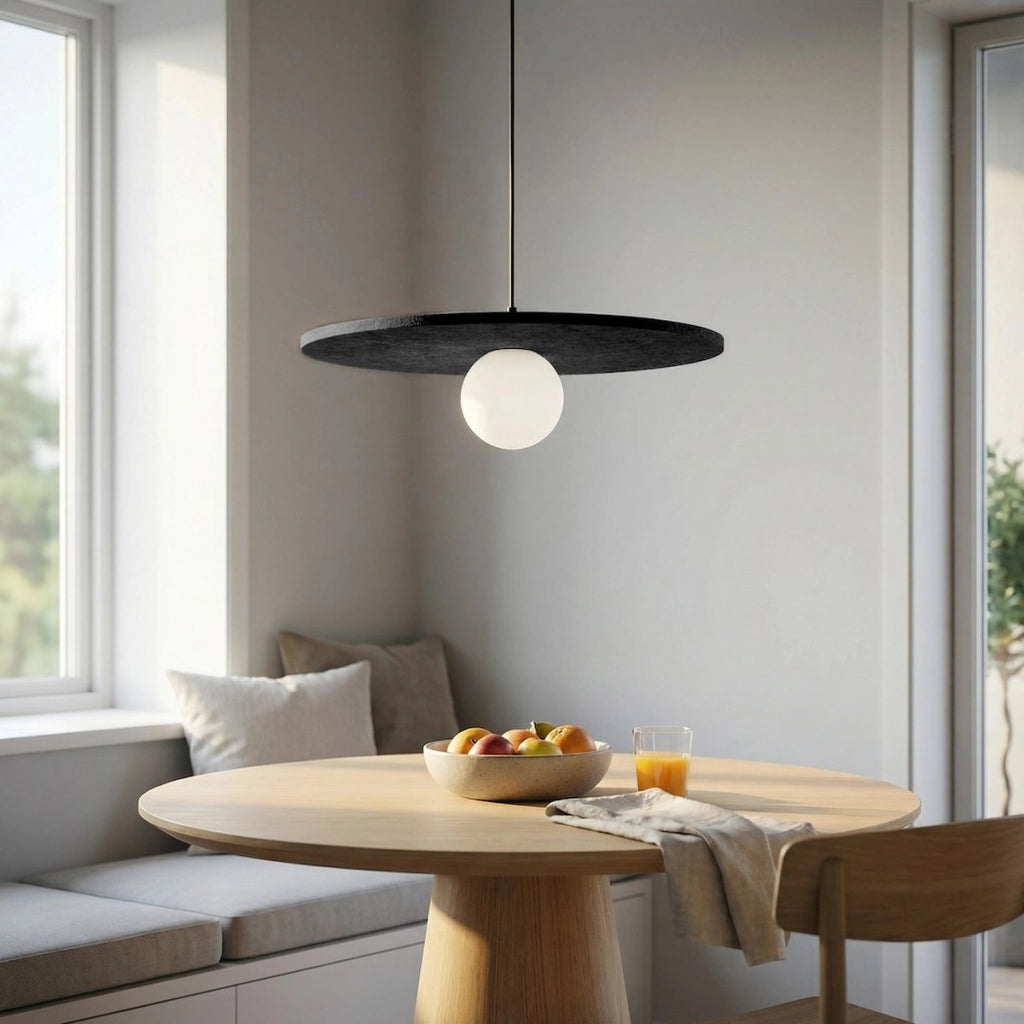 Lampada a sospensione CALMA in feltro nero opaco