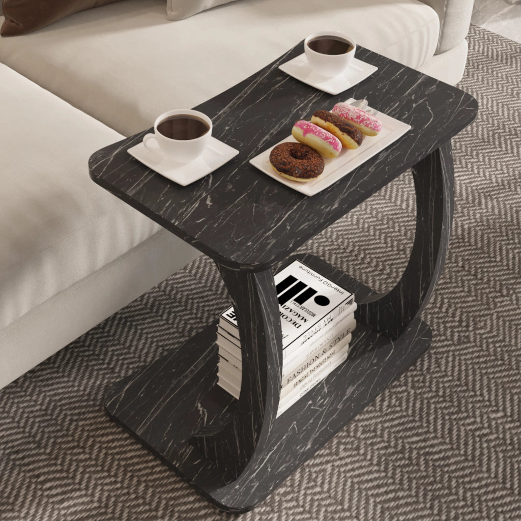 Tavolino Laterale Stattela a Forma di C con Rotelle 59 x 35 x 56 cm - Effetto Marmo Nero [en.casa]
